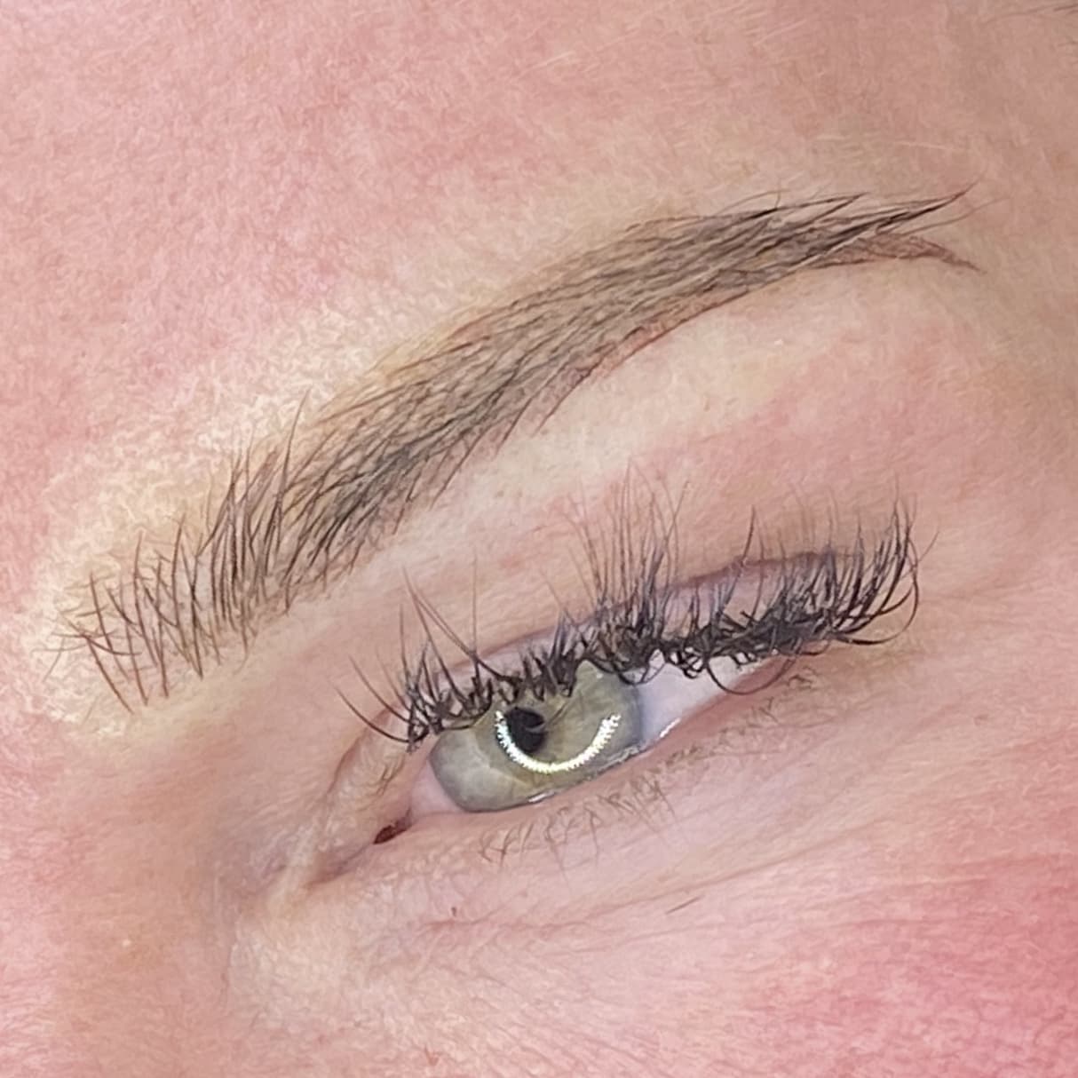 Hybrid brow results by Hoshi Studio